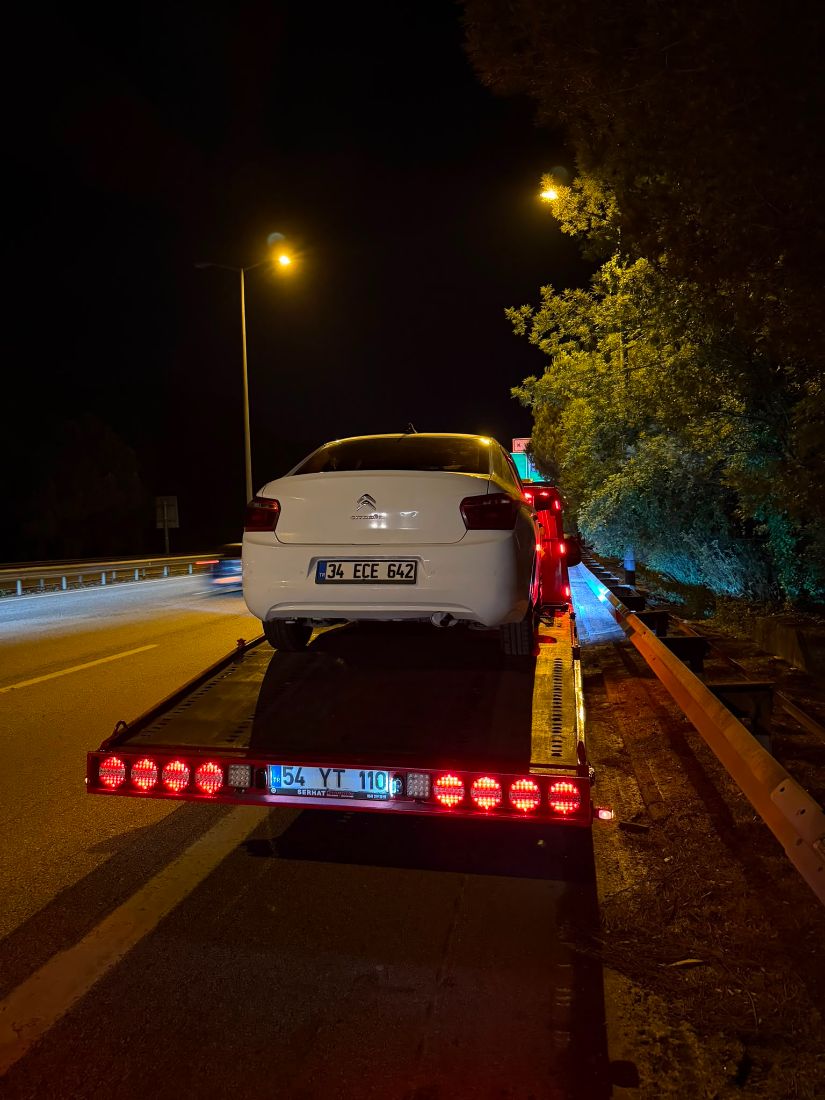 Otoyolda gece araç taşıma